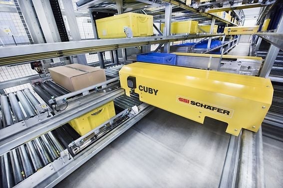 Cuby automatisert lagersystem fra SSI Schäfer for effektiv lagring og varetransport i et høydynamisk lagerautomasjonsmiljø.
